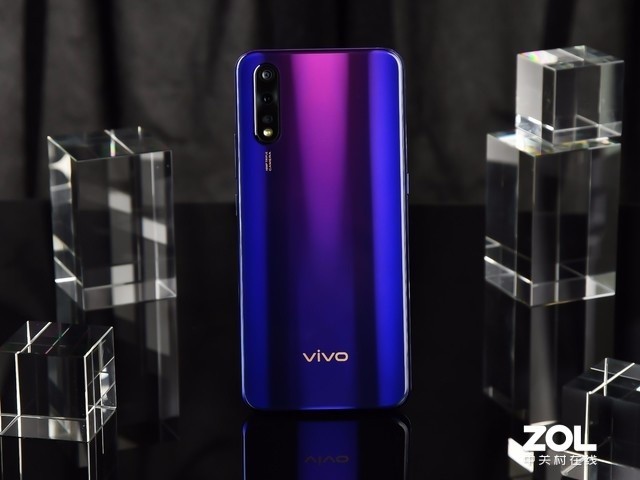 全面实力派vivo Z5领衔 表现突出的低价中端机盘点 